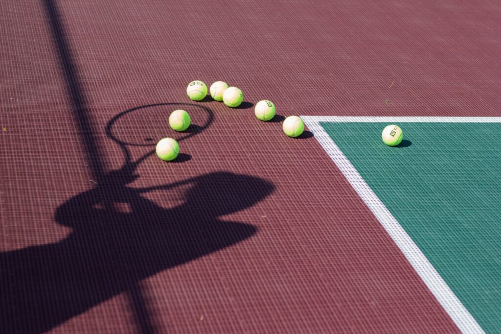 tennis serve - photo by Елена via Pexels